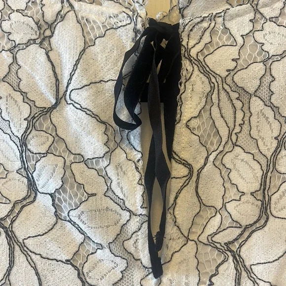 Beautiful Lace Dress - Picture 6 of 10